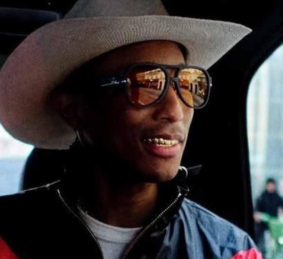 Pharell Williams ist cool mit Sonnenbrille