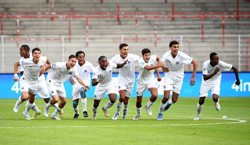 Fussball, B-Junioren, Saison 2022/2023, GG8 Youngster Cup, Olympique Marseille - Hertha BSC (Finale), Marseille jubelt nach Sieg im Elfmeterschießen, 31.07. 2022, *** Football, B Juniors, 2022 2023 se ...