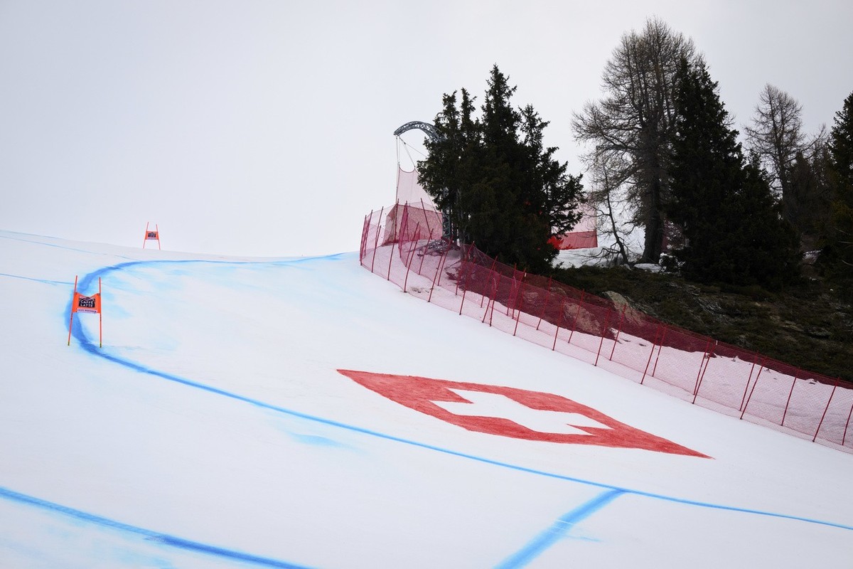 A Swiss flag is seen on the ski slope before the women's Downhill race at the FIS Alpine Ski World Cup in Crans-Montana, Switzerland, Sunday, February 26, 2023. (KEYSTONE/Jean-Christophe Bott)