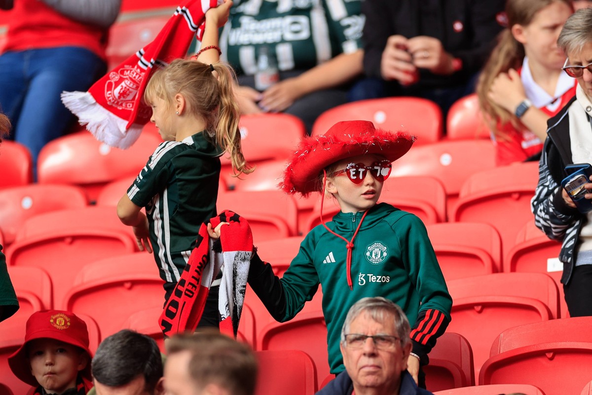 Manchester United, ManU Women v West Ham United Women FA Women s Super League 21/09/2024. Young fans enjoying the pre-match entertainment ahead of the FA Women s Super League match between Manchester  ...