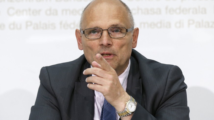 Alfred Heer, Praesident GPK-N, spricht waehrend einer Medienkonferenz am Donnerstag, 19. Mai 2016 in Bern. (KEYSTONE/Peter Klaunzer)