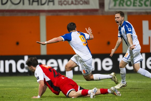 Nikolas Muci (GC) celebrates the 3 - 0 goal with team mates during the promotion-relegation play-off Super League soccer match Grasshopper Club Z�rich against FC Aarau at the Cornaredo Stadium in Luga ...
