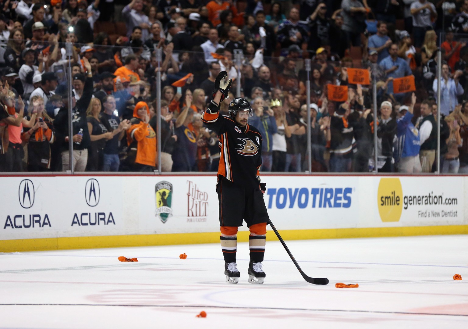 ANAHEIM, CA - MAY 16: Teemu Selanne #8 of the Anaheim Ducks acknowledges the fans following his final NHL game in Game Seven of the Second Round of the 2014 NHL Stanley Cup Playoffs at Honda Center on ...