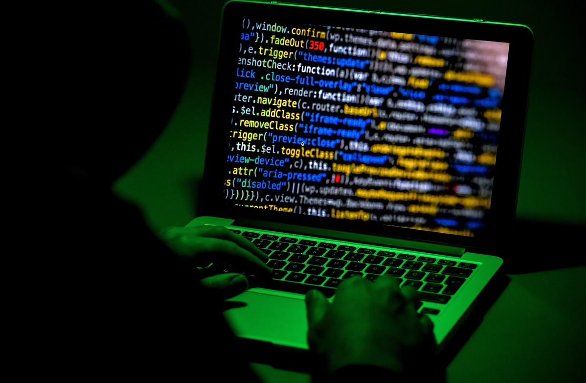 epa07294580 (FILE) - ILLUSTRATION - A person sits in front of a computer screen in Moers, Germany, 04 January 2019 (reissued 19 Jauary 2019). Media reports on 17 January 2019 state that a record with  ...