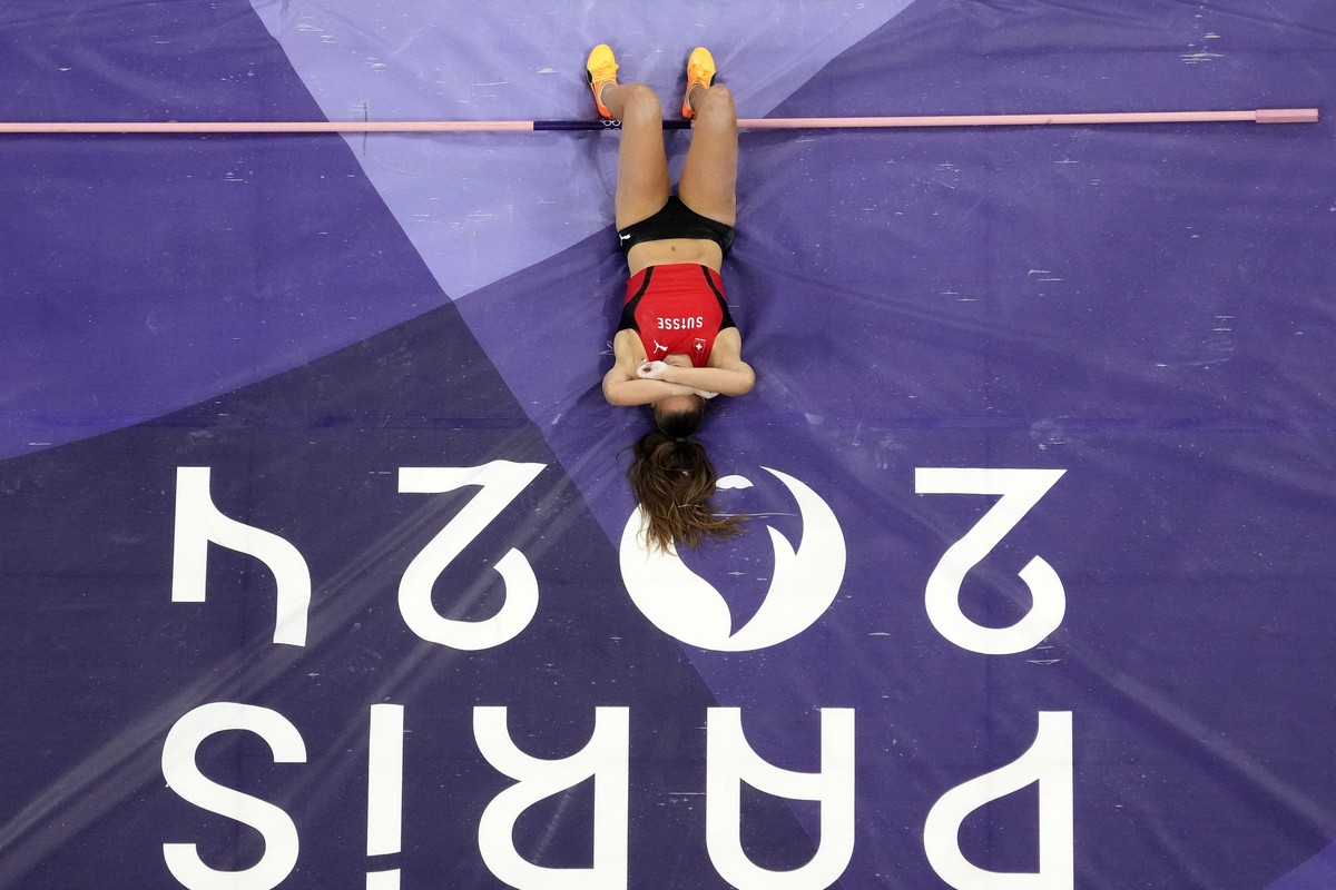 Angelica Moser, of Switzerland, reacts after missing her final attempt in the women's pole vault final at the 2024 Summer Olympics, Wednesday, Aug. 7, 2024, in Saint-Denis, France. (AP Photo/Davi ...