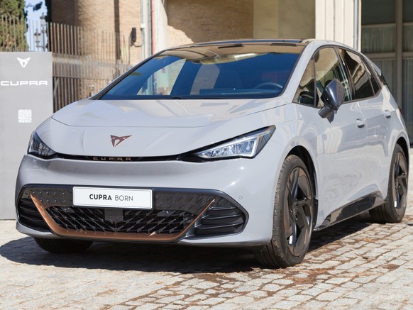 The electric car Cupra Born.