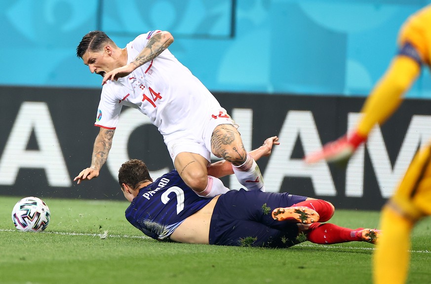 epa09309397 Benjamin Pavard of France fouls Steven Zuber of Switzerland during the UEFA EURO 2020 round of 16 soccer match between France and Switzerland in Bucharest, Romania, 28 June 2021. EPA/Marko ...