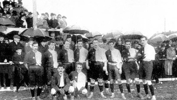 Das Schweizer Team im Regen von Basel.