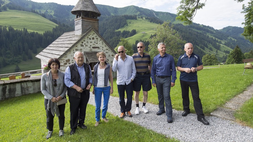 JAHRESRUECKBLICK 2016 - JULI - Bundespraesident Johann Schneider-Ammann, 2. von links, die Bundesraetinnen Doris Leuthard und Simonetta Sommaruga die Bundesraete Alain Berset, Guy Parmelin, Didier Bur ...