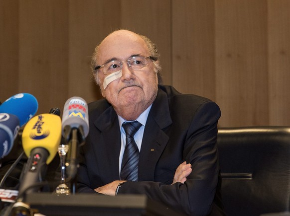 epa05077758 Joseph &#039;Sepp&#039; Blatter, suspended FIFA president, during his press conference to respond to the FIFA ethics committee&#039;s verdict, at former FIFA&#039;s headquarters Hotel Sonn ...