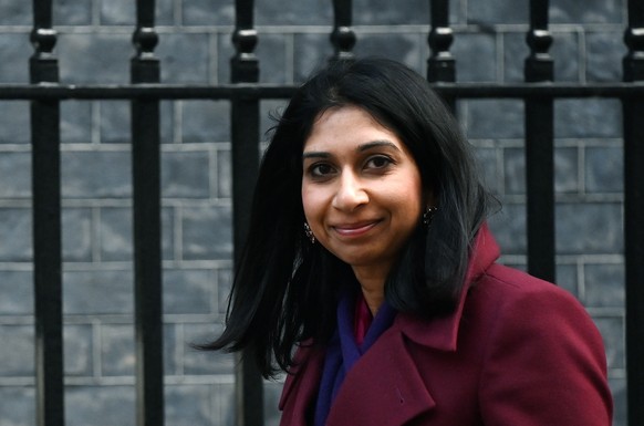 epa09720846 Attorney General for England and Wales, Suella Braverman, arrives at No.10 Downing Street for a cabinet meeting in London, Britain, 01 February 2022. EPA/ANDY RAIN