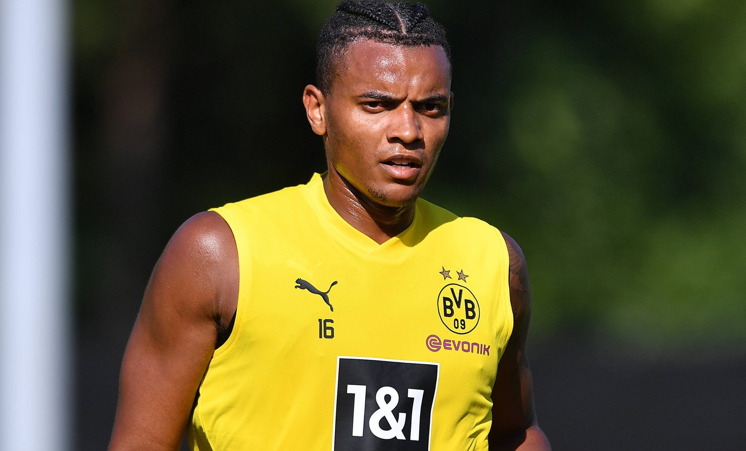 Abwehrchef Manuel Akanji: Noch ist kein passendes Angebot eingetroffen.