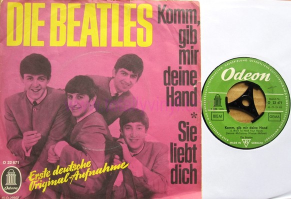 Beatles Komm gib mir deine Hand
https://www.discogs.com/de/master/171505-Die-Beatles-Komm-Gib-Mir-Deine-Hand-Sie-Liebt-Dich?srsltid=AfmBOopGfxVtYUwVDAG5Q3JDTXw_Qia6kOk0rMi6oqMKlLjQLH_EN98d&amp;image=1 ...