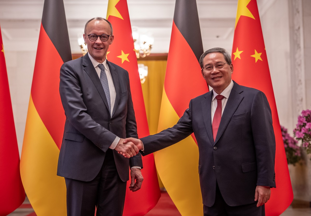 epa12775438 Chancellor of Germany Friedrich Merz (L) and Premier of China Li Qiang shake hands at the Great Hall of the People in Beijing, China, 25 February 2026. Merz is visiting China for the first ...