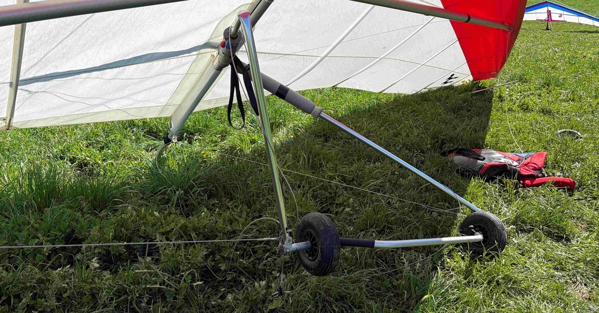 Menzingen ZG: Flugschüler stürzt mit Deltasegler ab