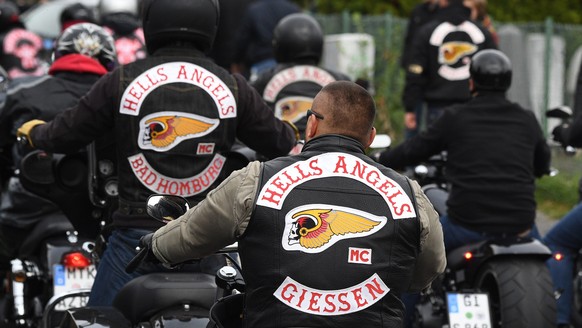 epa05582272 Hells Angels members and members of friendly rocker groups of several European countries and all of Germany arrive for the funeral of Hells Angels Giessen president Ayguen Mucukat (Aygun)  ...