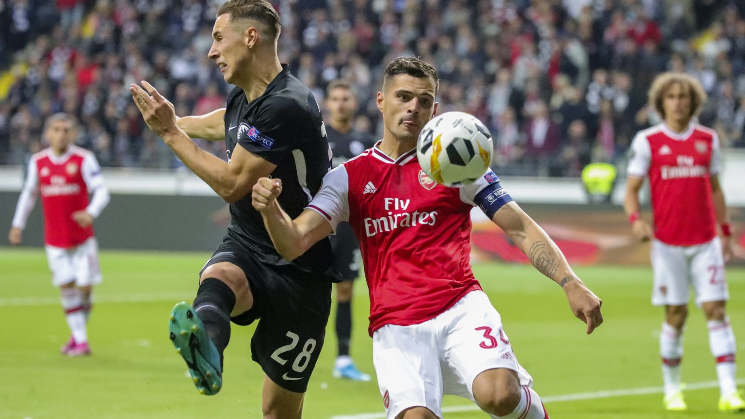 epa07853986 Frankfurt&#039;s Dominik Kohr (L) in action against Arsenal&#039;s Granit Xhaka (R) during the UEFA Europa League Group F match between Eintracht Frankfurt and Arsenal FC in Frankfurt Main ...