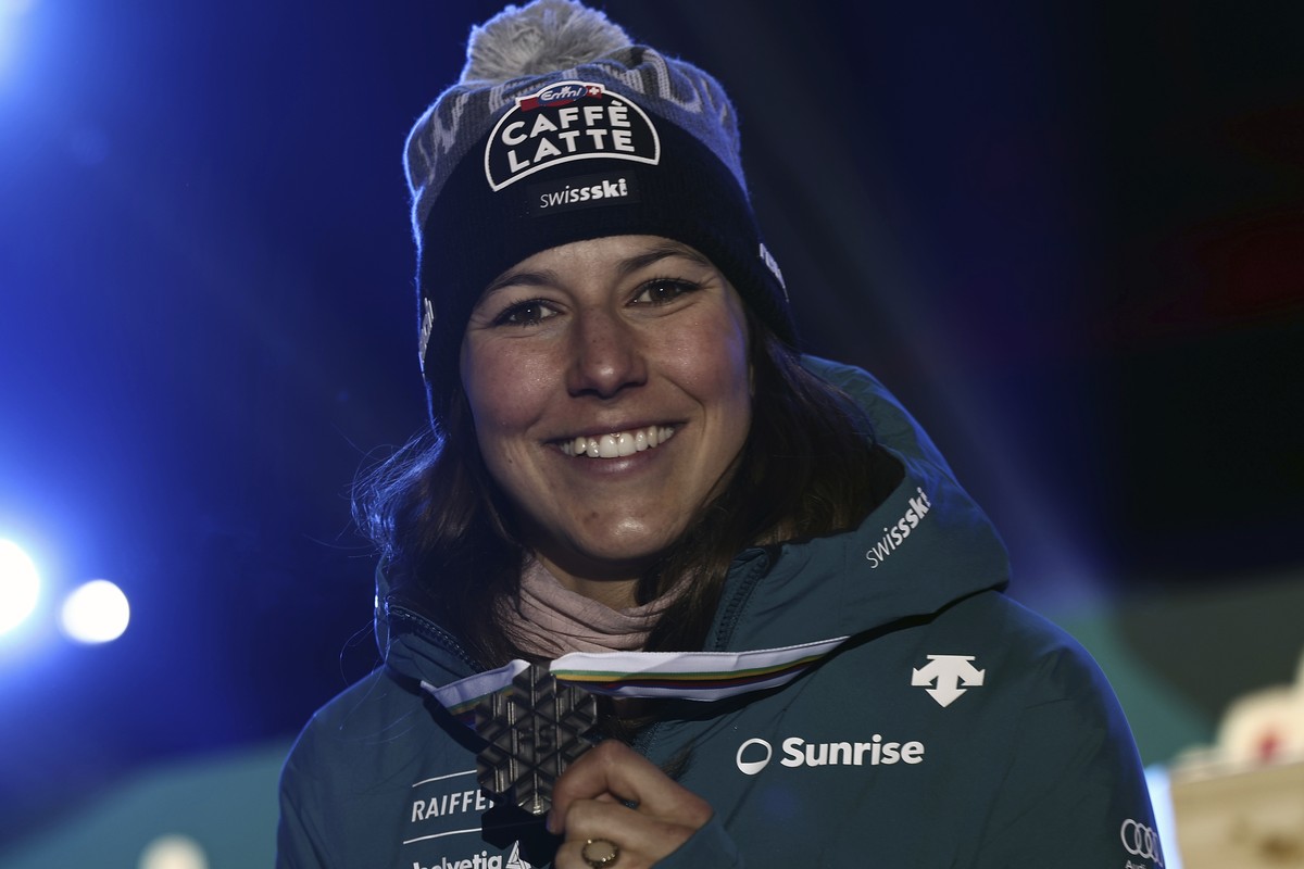 Switzerland's Wendy Holdener shows the silver medal of the alpine ski, women's World Championship combined race, in Meribel, France, Monday, Feb. 6, 2023. (AP Photo/Gabriele Facciotti)