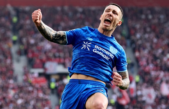 epa12801538 Alejandro Grimaldo of Leverkusen celebrates after scoring the 2-2 equalizer during the German Bundesliga soccer match between SC Freiburg and Bayer 04 Leverkusen in Freiburg, Germany, 07 M ...