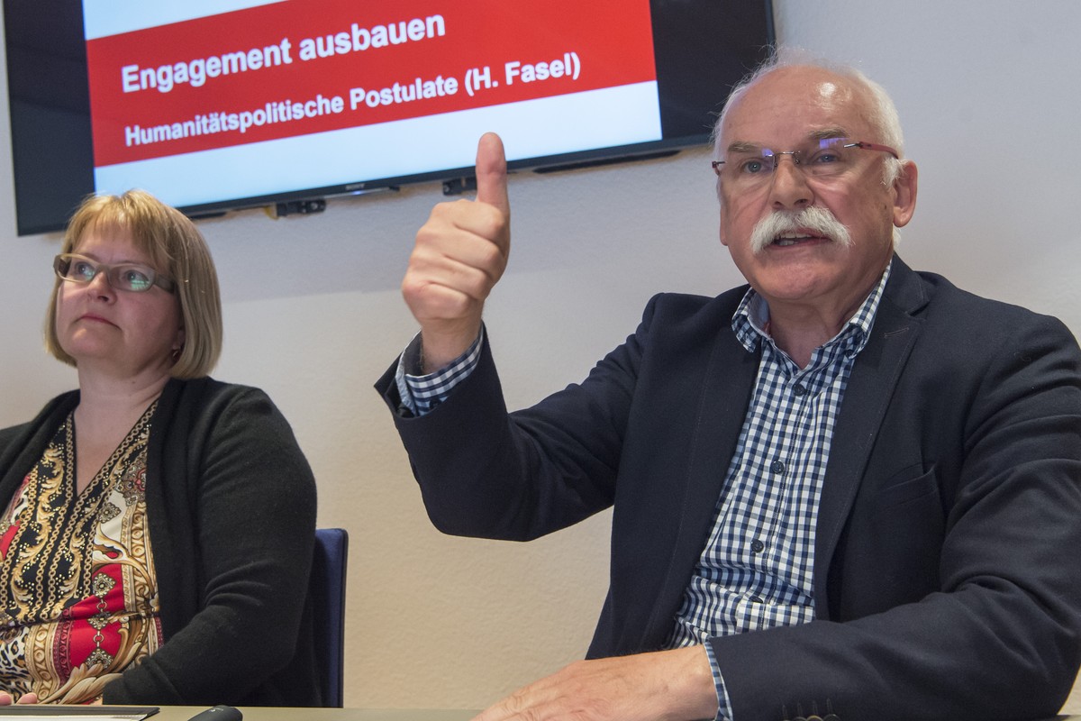 Hugo Fasel, Direktor Caritas und Anja Ebnoether, Leiterin Internationale Zusammenarbeit, von rechts, berichten ueber die katastrophale Lage in Syrien aus Sicht von Caritas Schweiz am Donnerstag, 20. A ...