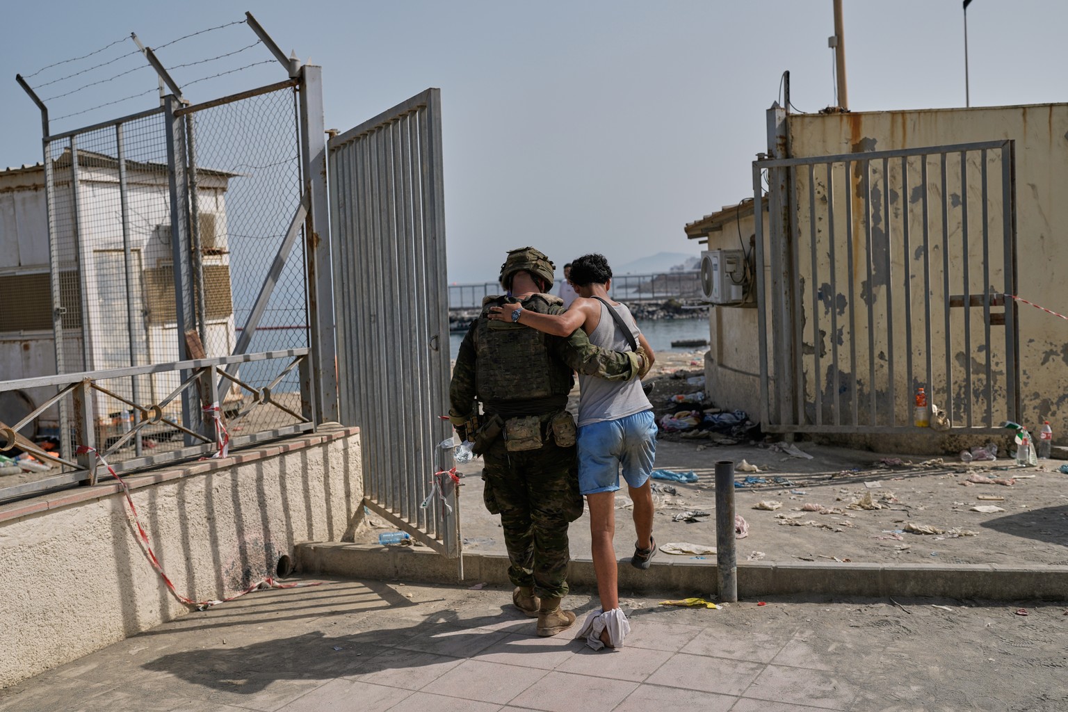 An injured migrant who crossed into Spain returns to Morocco with the assistance of a Spanish soldier from the Spanish enclave of Ceuta, Saturday, Aug. 1, 2026. (AP Photo/Bernat Armangue)
APTOPIX Spai ...
