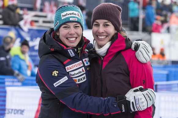 ARCHIV -- ZUM SKI ALPIN WELTCUP AUFTAKT IN SOELDEN AM DONNERSTAG, 25. OKTOBER 2018, STELLEN WIR IHNEN FOLGENDES BILDMATERIAL ZUR VERFUEGUNG -- Michelle and Dominique Gisin, from left, pose during the  ...