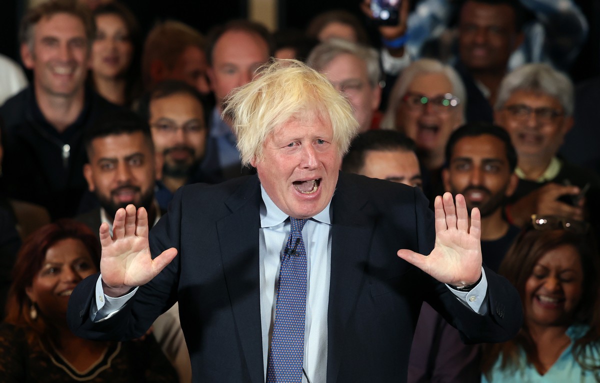 epa11453900 Former British Prime Minister Boris Johnson campaigns at a Conservative Party election campaign event in London, Britain, 02 July 2024. The UK is set to hold a general election 04 July. EP ...