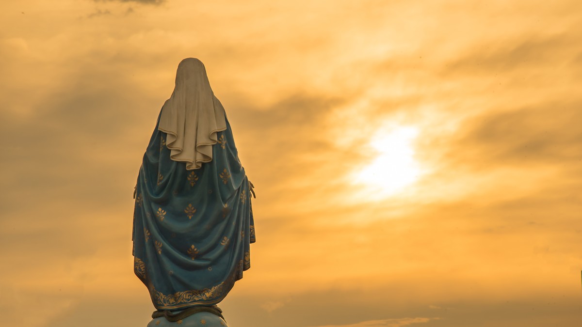 Maria und der Himmel.