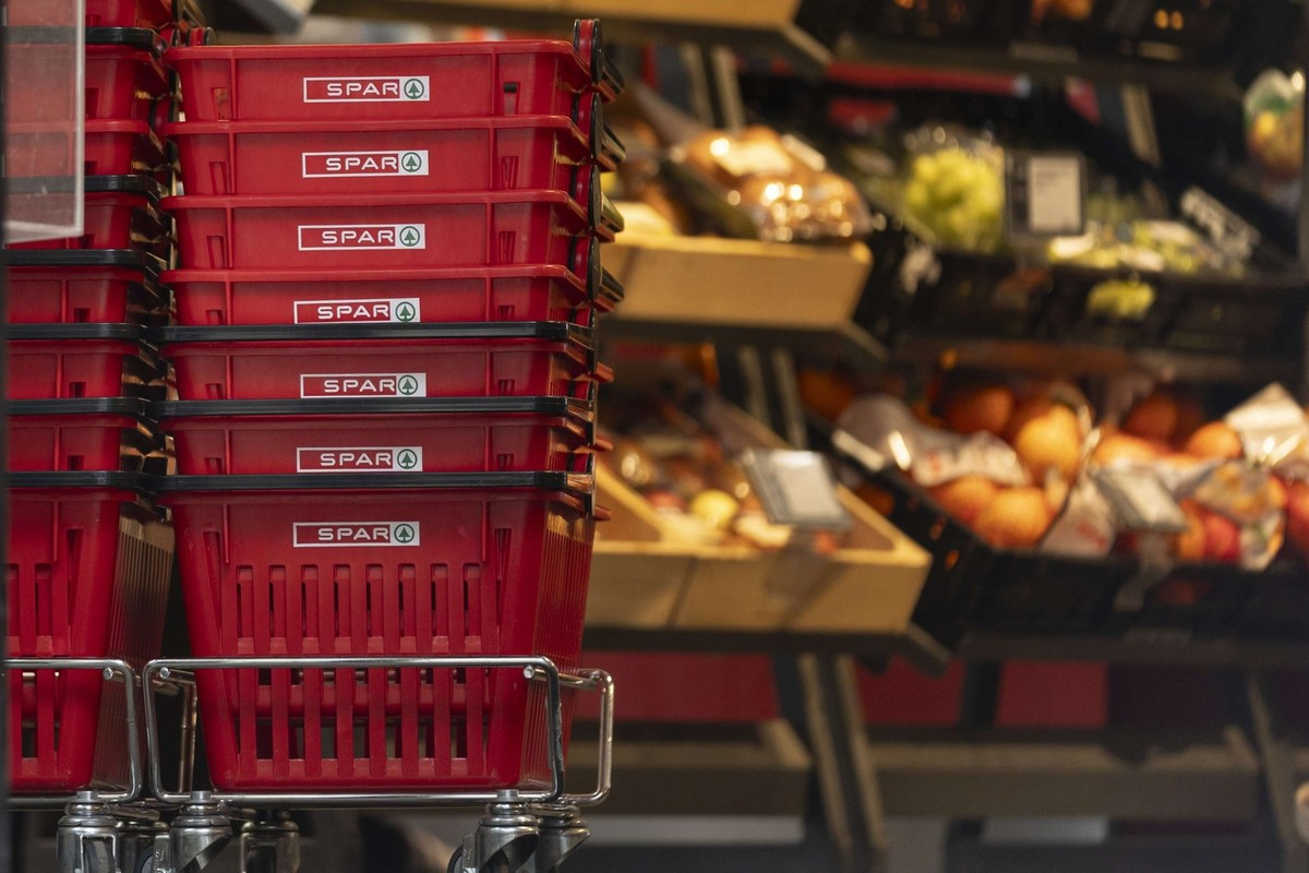 Les rayons d'un supermarché Spar. Les fournisseurs qui ne se conformaient pas aux exigences risquaient d'être exclus.