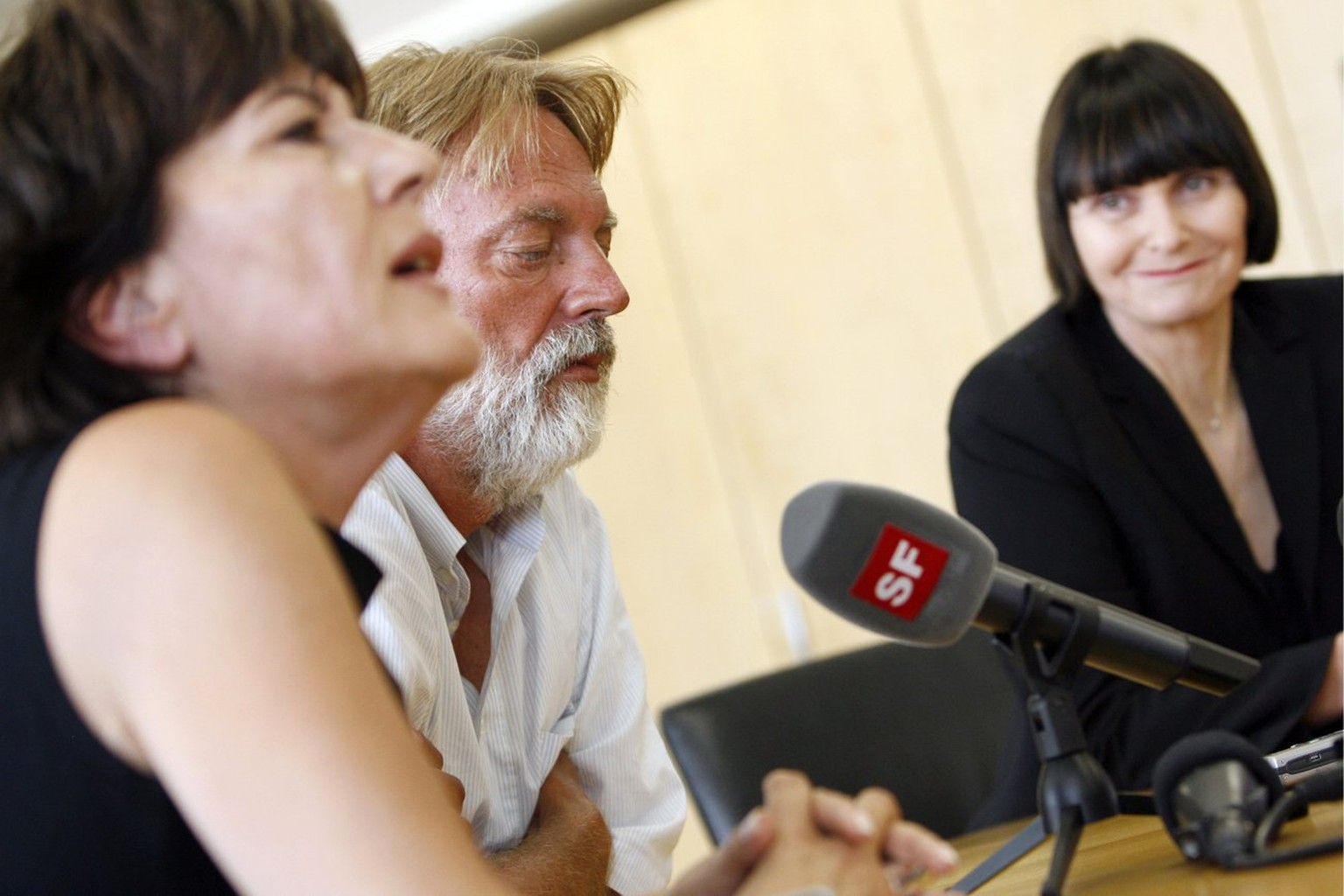 Das Ehepaar Greiner und die damalige Aussenministerin Micheline Calmy-Rey, die sich intensiv für die Befreiung eingesetzt hat.