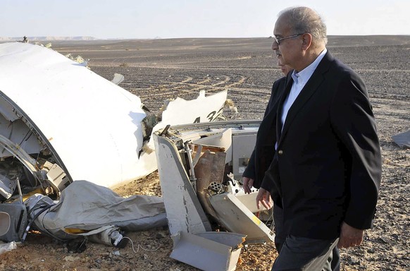 Egypt&#039;s Prime Minister Sherif Ismail looks at the remains of a plane crash at the desert in central Sinai near El Arish city, north Egypt, October 31, 2015. The Russian airliner carrying 224 pass ...
