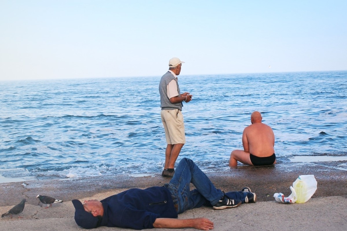Sur la jetée d'Odessa, on rit et on trinque.
