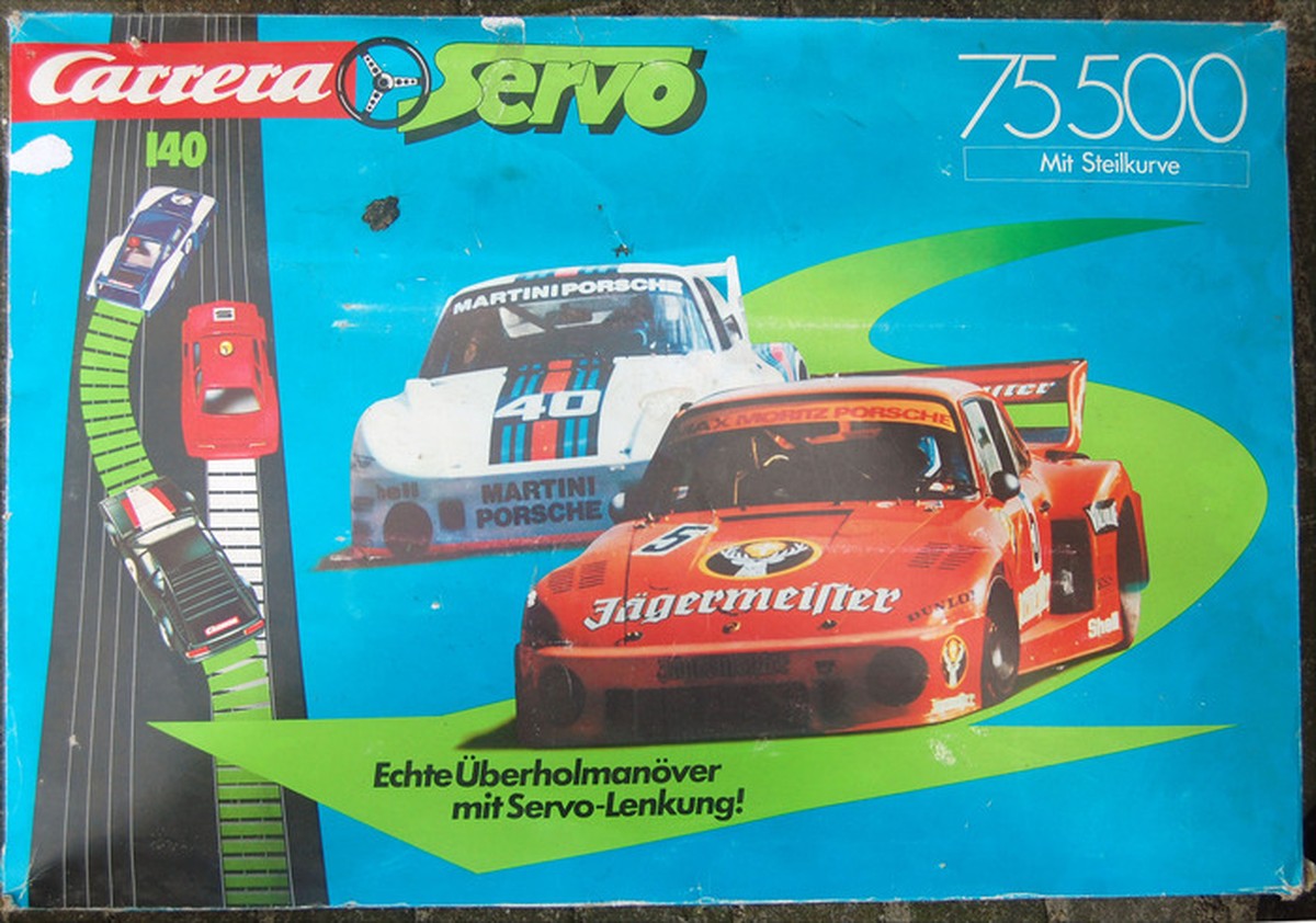 Ikonen der Spielzeug-Geschichte – wer träumte schon nicht davon?
An – gefühlt sicher mindestens – 1000 Nachmittagen habe ich mit der "Carrera Servo"-Rennbahn gespielt. 🏎🙄👍
