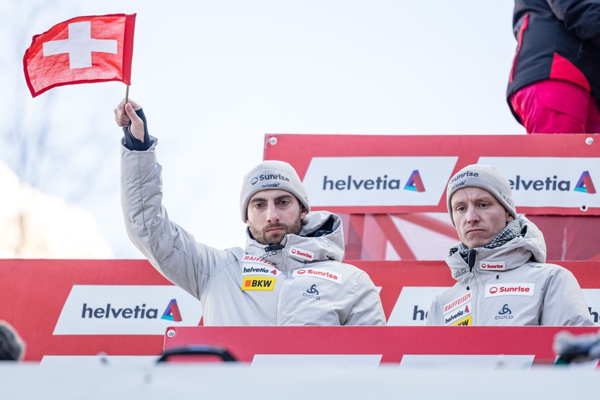 Rune Velta, head coach mens skijumping Swiss-ski, right, looks on as Marvin Scherrer, coach skijumping Swiss-Ski, gives the start sign during the men&#039;s FIS Ski Jumping World Cup competition at th ...