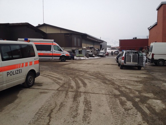 Die betreffende Industriehalle befindet sich an der Alten Landstrasse, im Bereich zwischen der Bahnunterführung und der Abzweigung Ochsengasse.