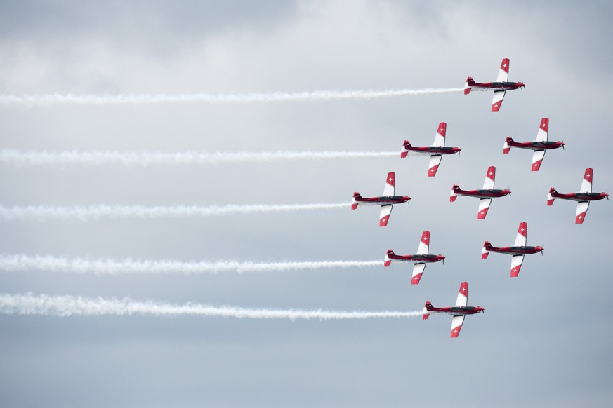 KORREKTUR (PC-7 STATT TIGER) - ARCHIVBILD ZUM HEUTIGEN PROZESSAUFTAKT GEGEN DEN EHEMALIGEN TEAM-CHEF DER PATROUILLE SUISSE (PC-7-KUNSTFLUGSTAFFEL) WEGEN EINES UNFALLS AN DER SKI WM ST. MORITZ 2017, AM ...