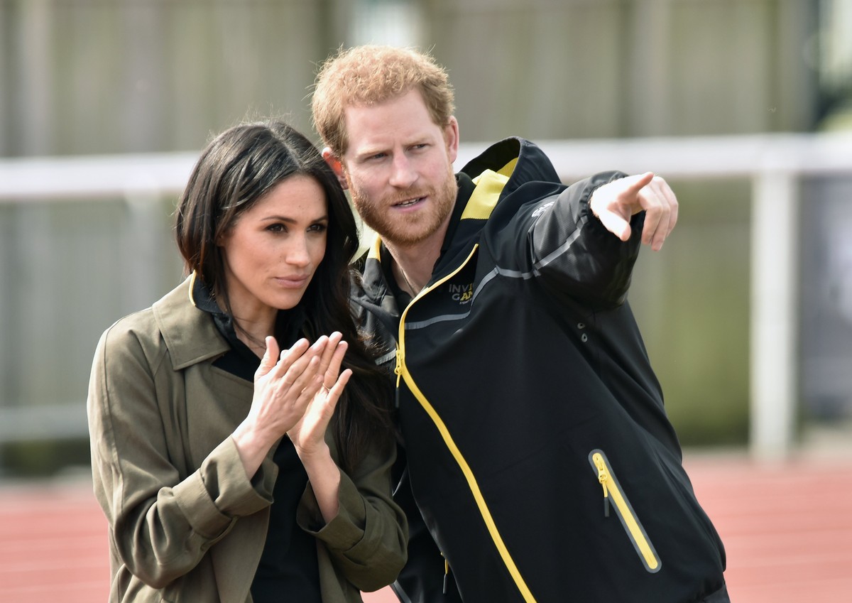 epaselect epa06649754 Britain's Prince Harry and Meghan Markle visit Bath University, in Bath, Britain, 06 April 2018, to view hopeful candidates for the UK Team Trial for the Invictus Games in S ...