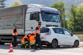 Falschfahrer wird bei Unfall so schwer verletzt, dass er an Ort und Stelle stirbt.&nbsp;