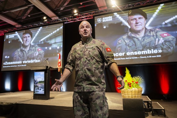 Korpskommandant Benedikt Roos, Chef der Armee, spricht an der Medienkonferenz 100 Tage Chef der Amee sowie Praesentation der Armeebotschaft 2026, am Donnerstag, 26. Maerz 2026 auf dem Waffenplatz Thun ...