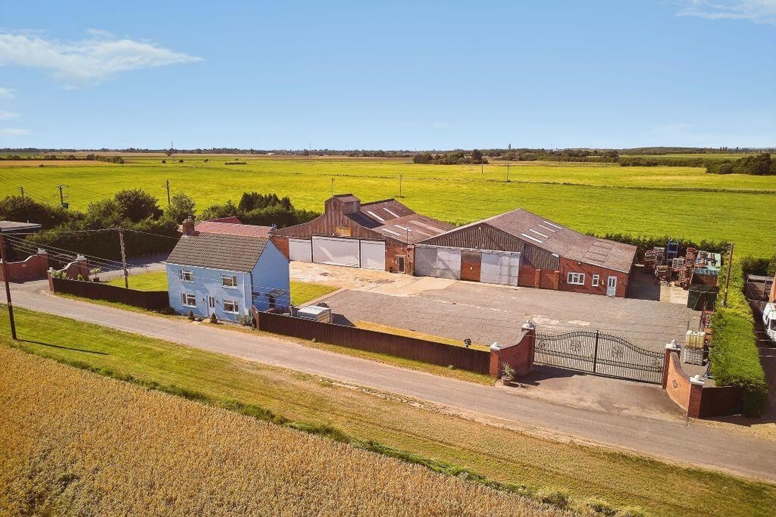 Depro-Bordell in East Anglie zu kaufen. Irgendwer? 
https://www.rightmove.co.uk/properties/91202910#/?channel=RES_BUY