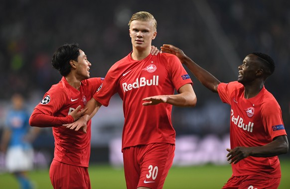 epa07944177 (L-R) Salzburg&#039;s Takumi Minamino, Salzburg&#039;s Erling Haaland and Salzburg&#039;s Patson Daka react during the UEFA Champions League group E soccer match between FC Salzburg and SS ...