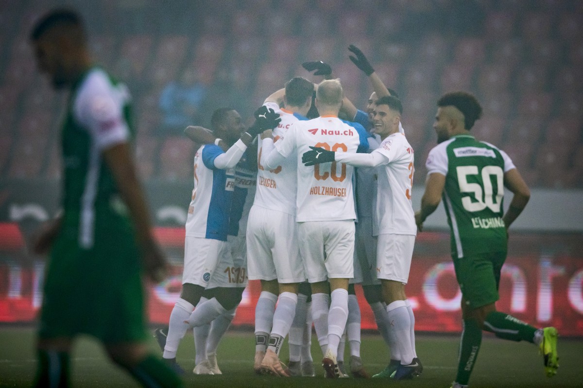 Torjubel GC nach dem 1:0 waehrend der Superleague Fussballpartie zwischen dem Grasshopper Club Zuerich und dem FC St. Gallen am Sonntag, 25. November 2018 im Letzigrund Stadion in Zuerich. (KEYSTONE/C ...