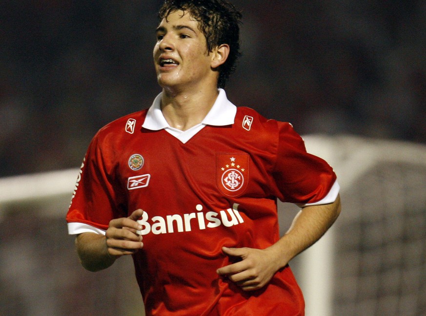 Alexandre Pato hier noch im Dress von Internacional. Bereits mit 17 Jahren wechselte er nach Europa zu Milan.