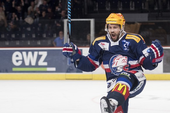 ZSC Topscorer Robert Nilsson jubelt waehrend dem Eishockey-Meisterschaftsspiel der National League zwischen den ZSC Lions und den SCL Tigers am Dienstag, 12. September 2017, im Hallenstadion in Zueric ...