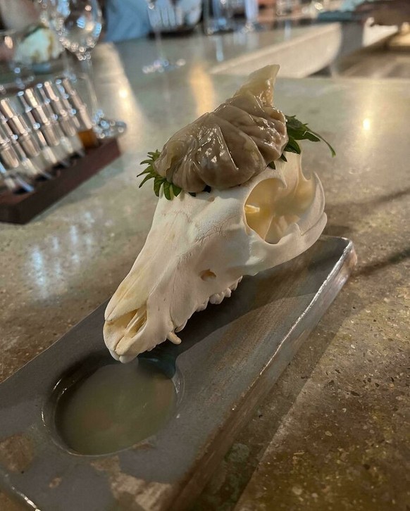 WE WANT PLATES

https://www.reddit.com/r/WeWantPlates/comments/1hz6n1h/dumpling_on_a_skull_on_a_board/
