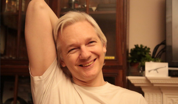 Grund zum Strahlen: Dieses Bild twitterte Assange am Freitagmorgen.&nbsp;