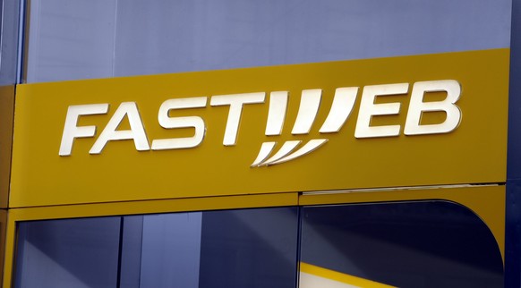 Eine der Verkaufsstellen der Fastweb, aufgenommen an der Via Dante in Mailand am Dienstag, 20. Dezember 2011. (KEYSTONE/Karl Mathis)