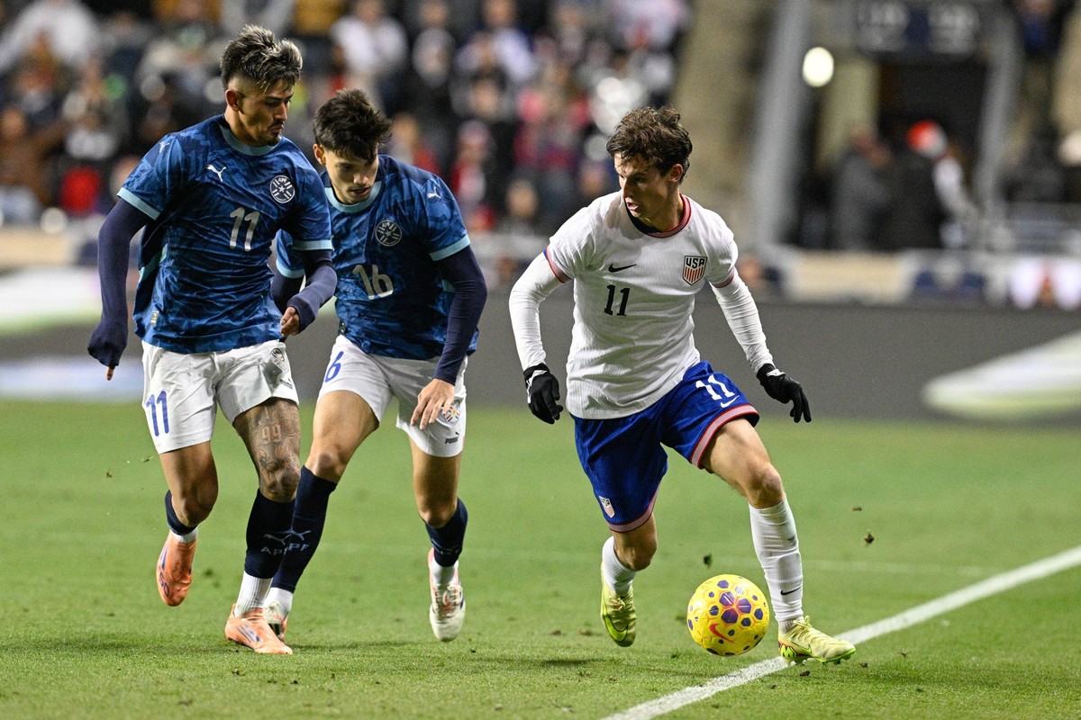 CHESTER, PA - NOVEMBER 15: United States midfielder Brenden Aaronson 11 dribbles the ball during the International Friendly, L