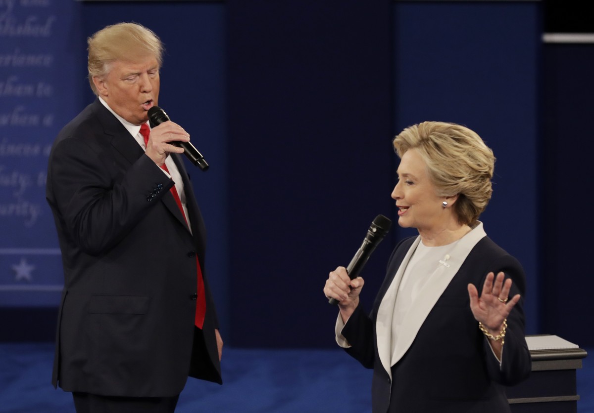 ZUM 70. GEBURTSTAG VON HILLARY RODHAM CLINTON AM DONNERSTAG, 26. OKTOBER 2017, STELLEN WIR IHNEN FOLGENDES BILDMATERIAL ZUR VERFUEGUNG - Republican presidential nominee Donald Trump and Democratic pre ...