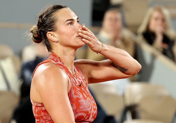 epa11375760 Aryna Sabalenka of Belarus blows a kiss to the crowd after winning her Women&#039;s Singles 1st round match against Erika Andreeva of Russia at the French Open Grand Slam tennis tournament ...